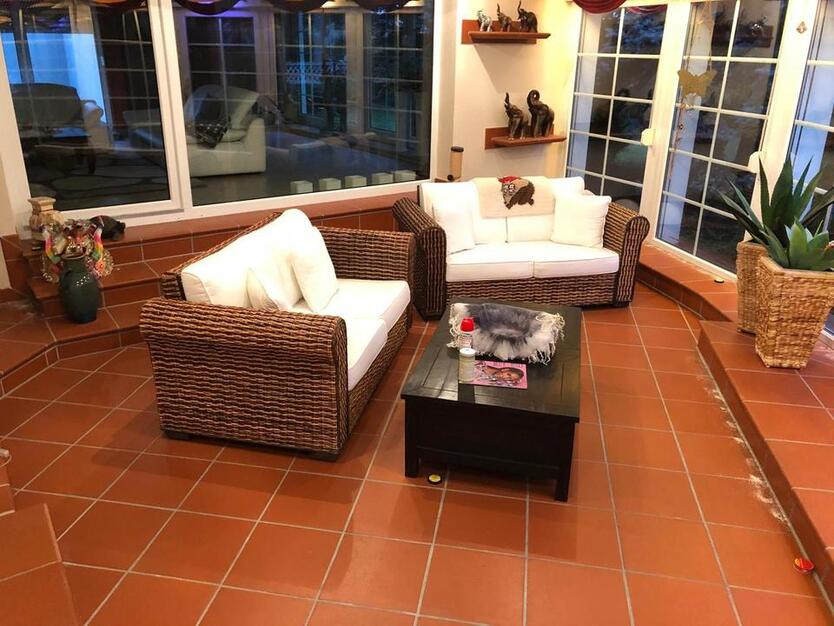 Einfamilienhaus mit EinliegerWohnung, Pool und riesen WohnZimmer