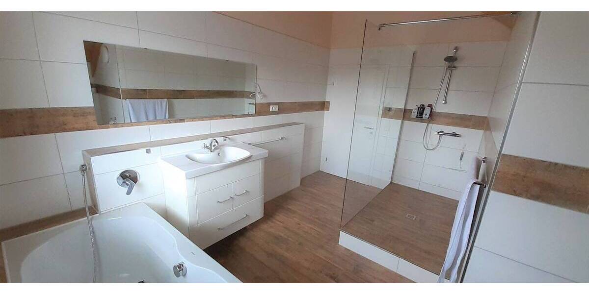 Großes Holzblockhaus im Cottbuser Süden zu verkaufen. 8 zimmer