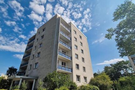 **FRISCH RENOVIERT**3-Zimmer-Wohnung Balkon Einbauküche Bad mit Wanne ab sofort