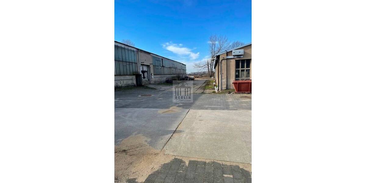 6.000 m² Büro-Hallenfläche und 27.000 m² Freifläche zur Produktion, Lagerung oder Vermietung! zimmer