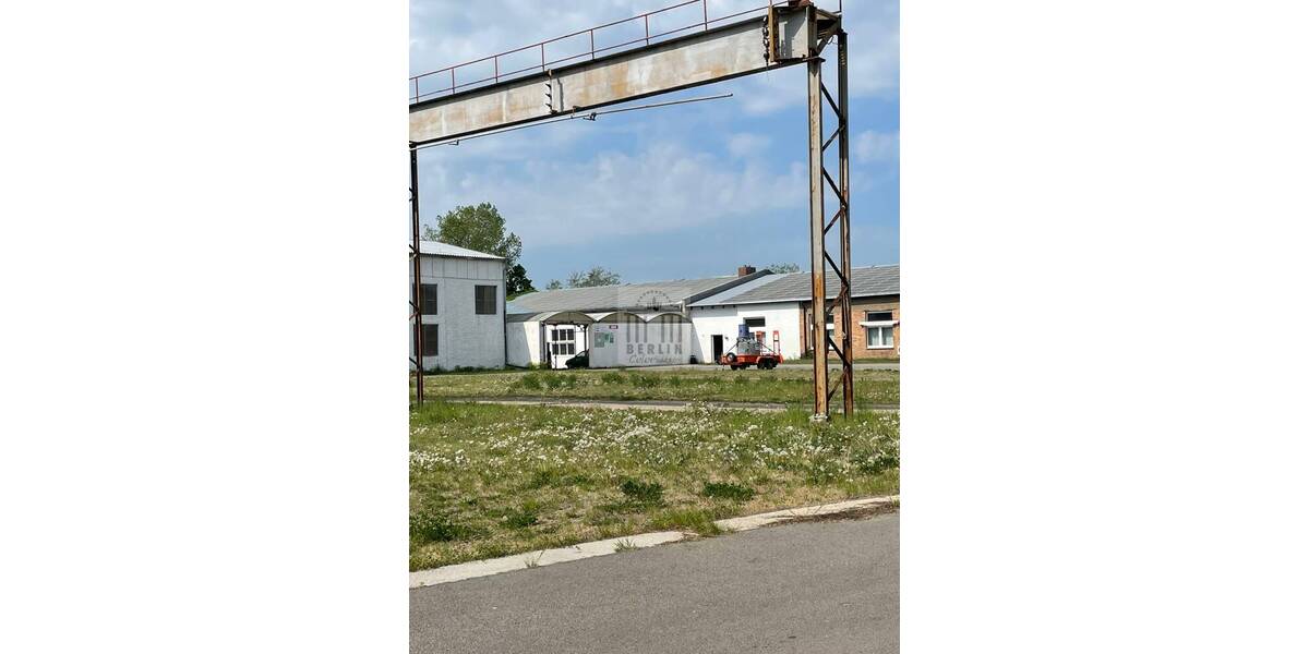 6.000 m² Büro-Hallenfläche und 27.000 m² Freifläche zur Produktion, Lagerung oder Vermietung! zimmer
