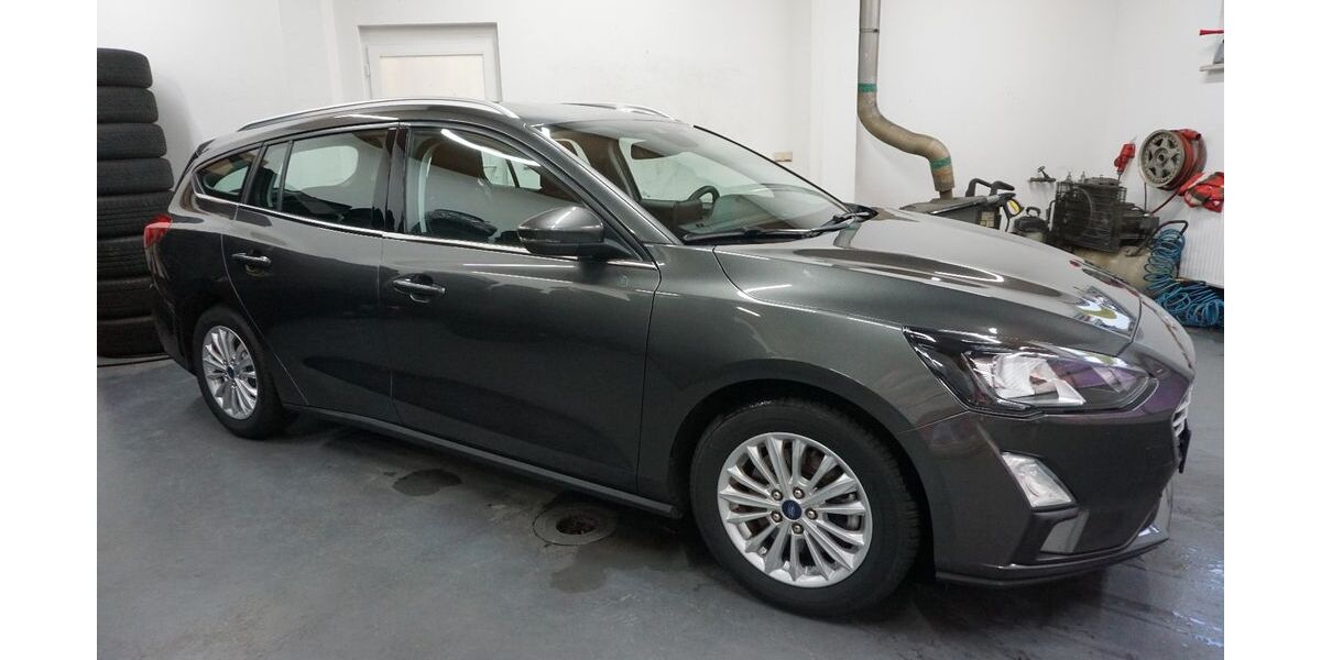 Ford Focus 44.868 km 15.990 &euro; Cottbus 03042