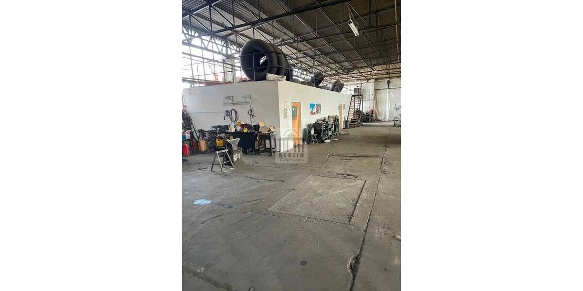 6.000 m² Büro-Hallenfläche und 27.000 m² Freifläche zur Produktion, Lagerung oder Vermietung! zimmer