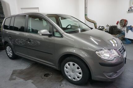 VW Touran 179.076 km 7.990 &euro; Cottbus 03042