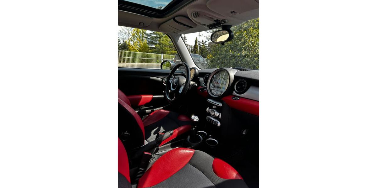 Mini ONE 121.000 km 5.890 &euro; Cottbus 03044