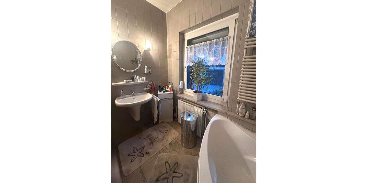 Charmante Doppelhaushälfte mit großzügigem Grundstück, Pool und vielseitigen Nutzungsmöglichkeiten - in Kolkwitz OT Glinzig zu verkaufen! 7 zimmer