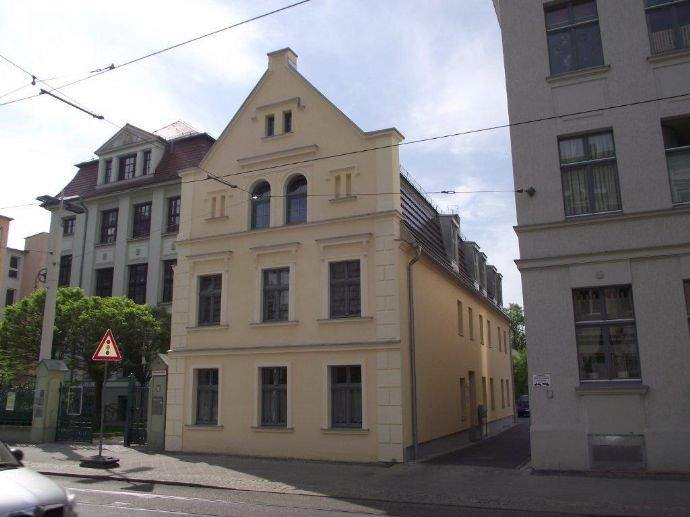 teilsanierte, gemütliche 2-Raum Altbauwohnung mit Terrasse im Stadtzentrum 2 zimmer