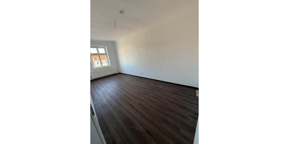 Etagenwohnung Cottbus - 4 Zimmer, 123 m&sup2;, 1.654&euro; | Angebot:26444334