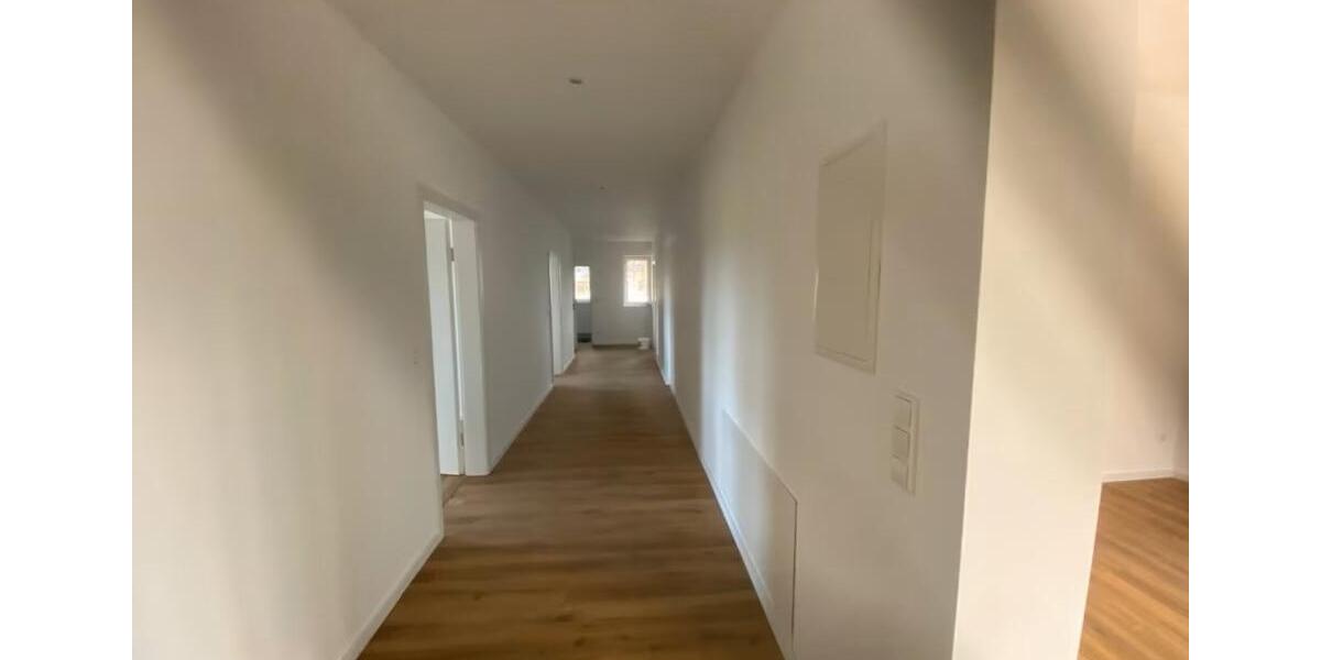 Familienfreundliches Einfamilienhaus mit Garten und Stellplätzen 4 zimmer